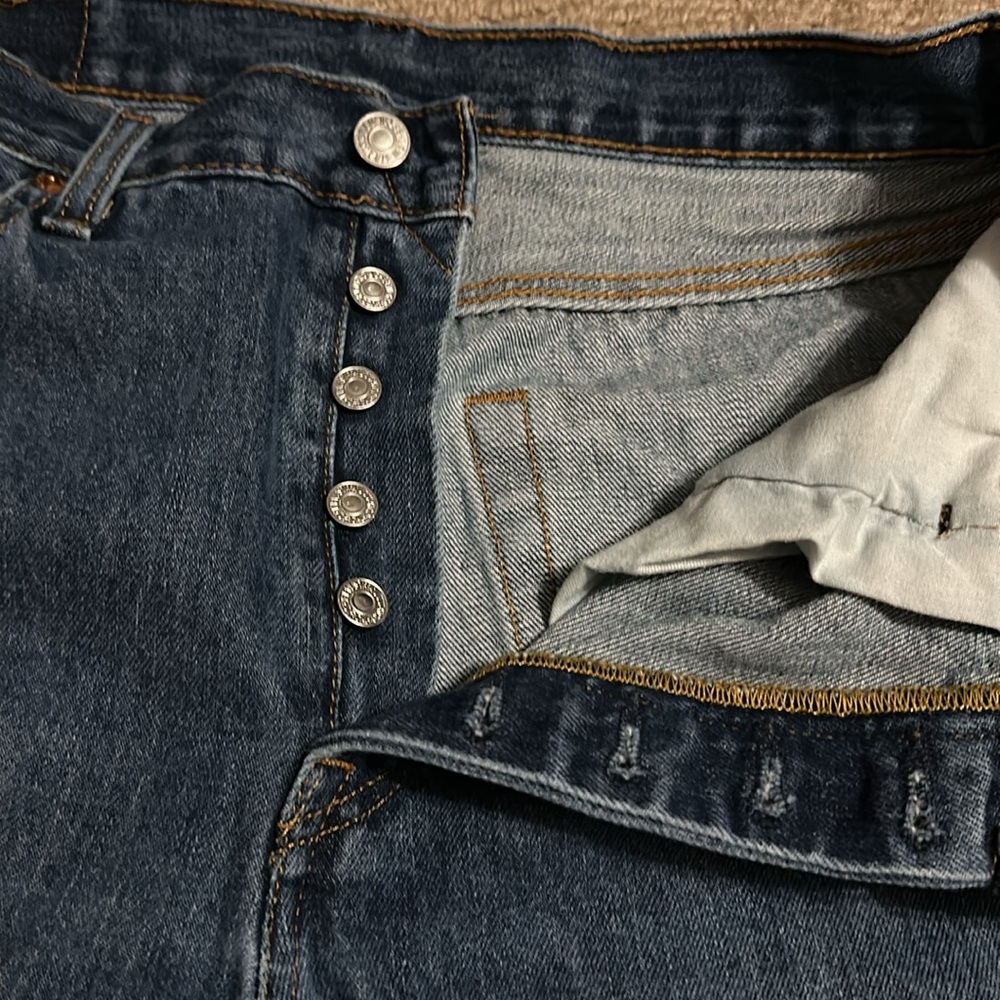 Men’s Levi’s 501 Jeans, medium wash - Picture 5 of 12